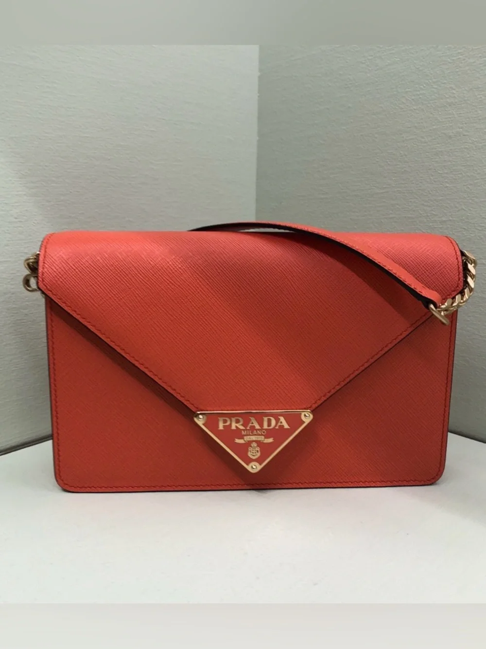 Rare Prada Arancio Saffiano Crossbody with Gold Chain and Logo Plaque - Picture 6 of 17